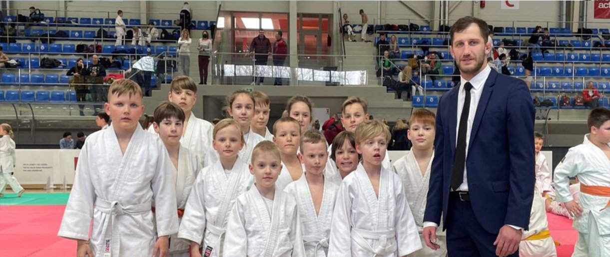 Trenerio Eriko Cchovrebovo jaunųjų dziudo sportininkų debiutinės kovos ir pergalės