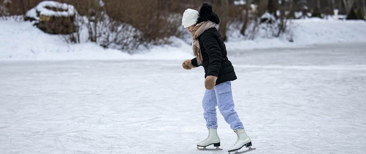 Palangos Birutės parke – natūralaus ledo čiuožykla ir žiemos pramogos po atviru dangumi