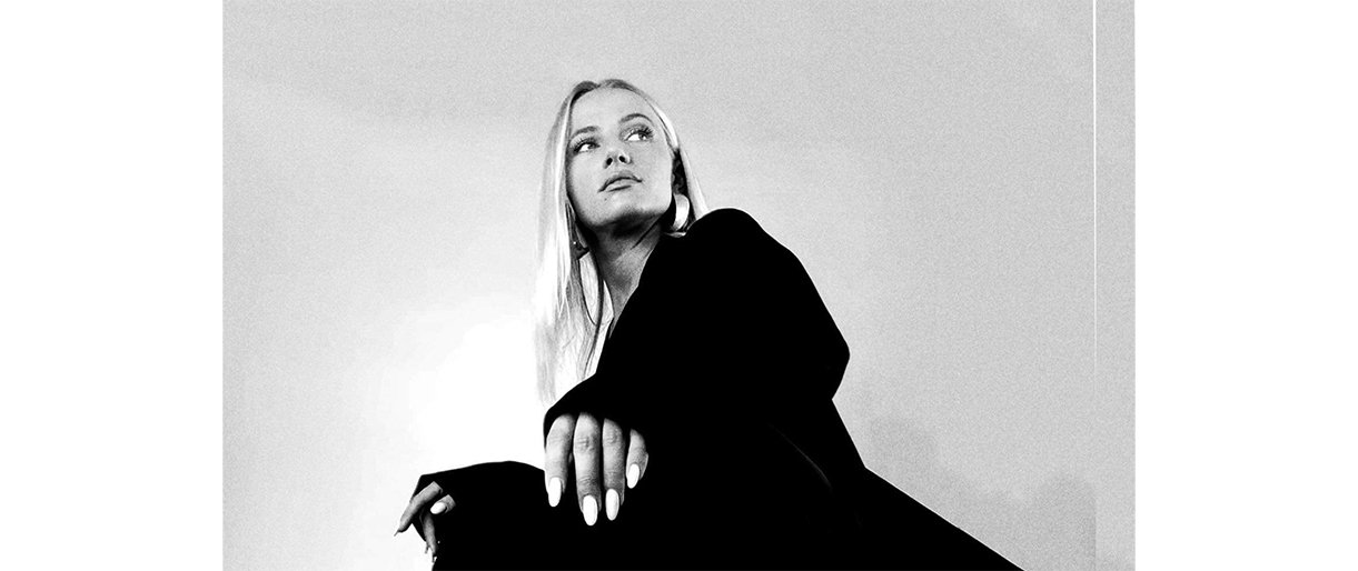 Populiarusis Angelou akustinis vakaras pirmą kartą skambės pajūryje