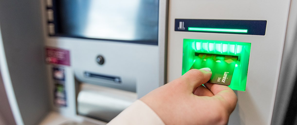 Palangoje įrengtas grynuosius pinigus priimantis „Luminor“ bankomatas