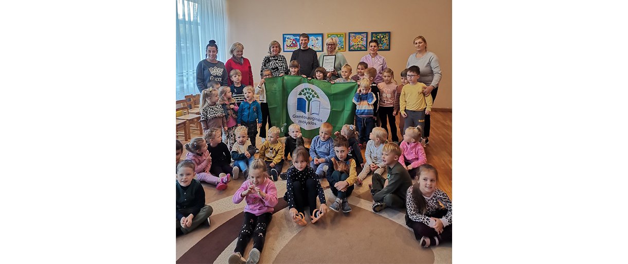 Palangos lopšelio- darželio „Ąžuoliukas“ veikla įvertinta Žaliąja vėliava