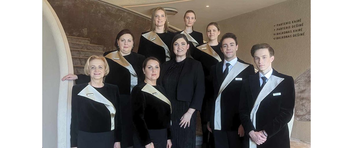 Žiūrovų aptarnavimo tarnybos darbuotojai ir jų vadovė Rūta Slovikienė. KVMT nuotr.