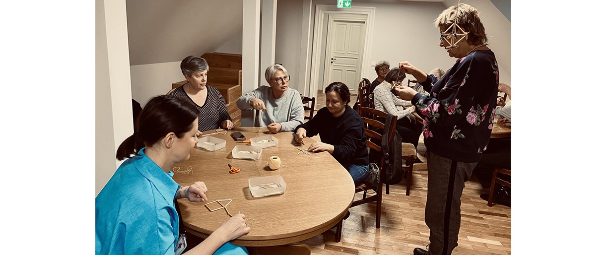 Šiaudinių sodų rišimas – unikali meditacijos forma Šiaudinių sodų rišimas – unikali meditacijos forma