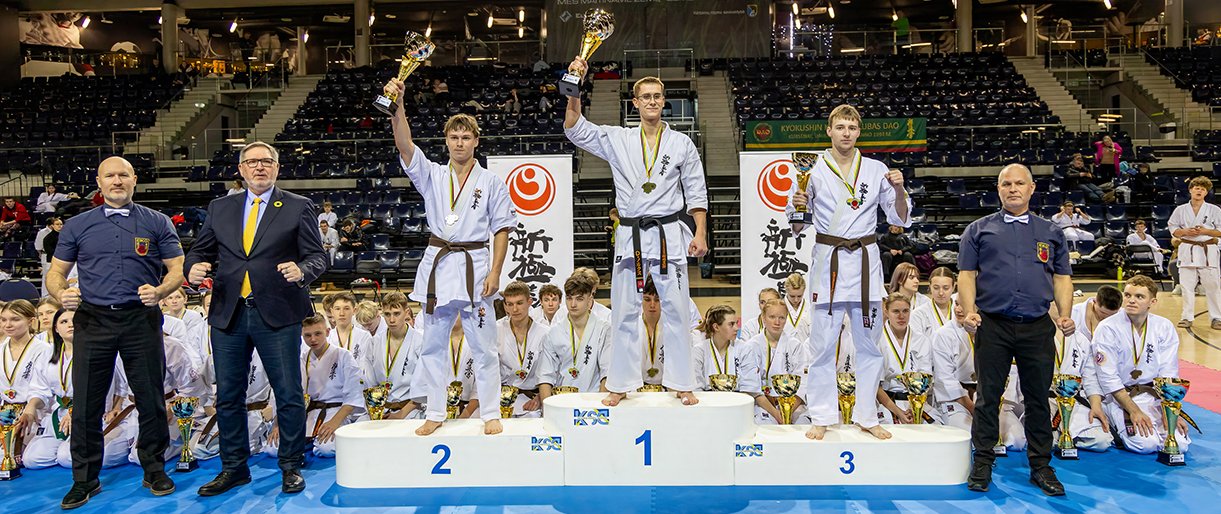Palangos karate kyokushin mokyklos "Shodan" auklėtinis Enrikas Janušonis Lietuvos J16 ir U21 čempionate iškovojo kelialapį į Europos karate čempionatą