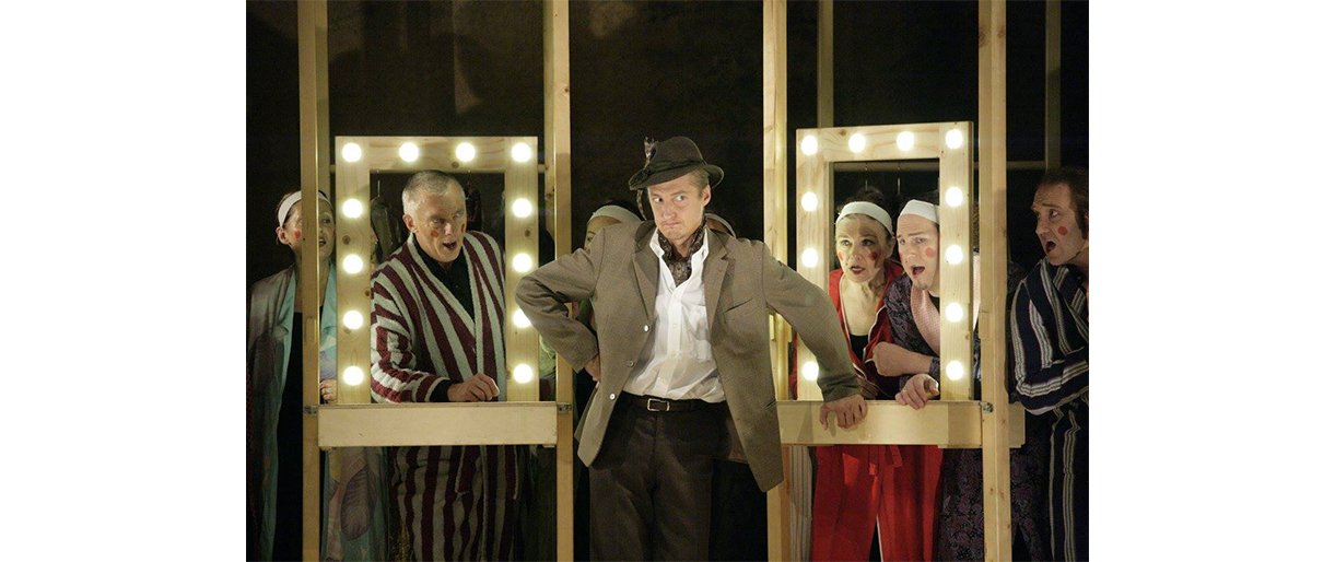 Evert Sooster dainavo Carl Zeller operetėje „Paukščių pardavėjas“ Passau teatre (Vokietijoje). Asmeninio albumo nuotr.