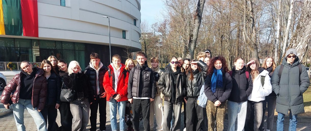 Kaip gimnazistai minėjo Nepriklausomybės Atkūrimo 35-metį Kaip gimnazistai minėjo Nepriklausomybės Atkūrimo 35-metį