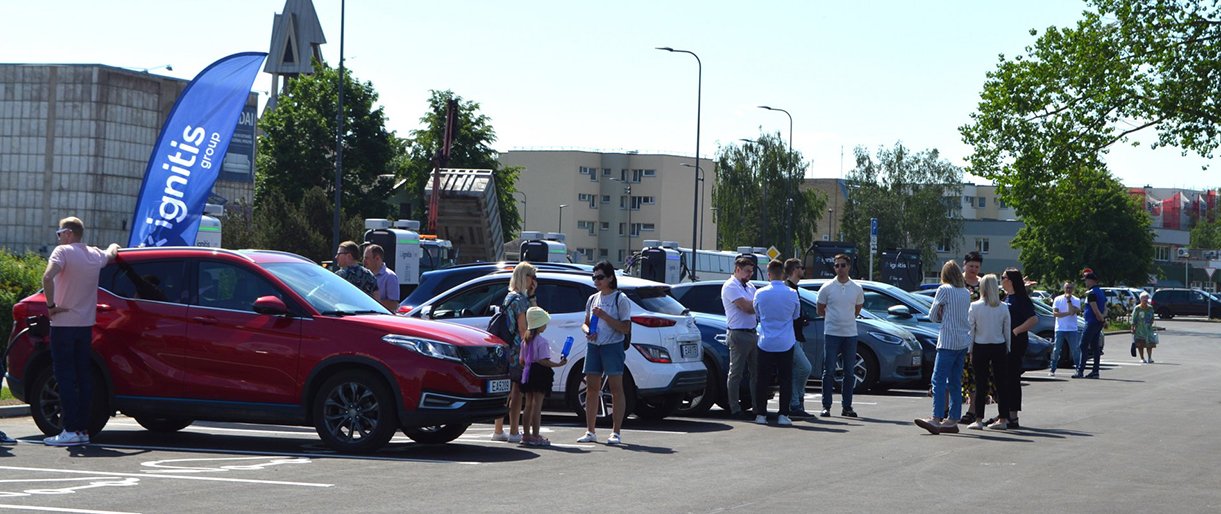 Palangoje atidarytas greito elektromobilių įkrovimo parkas