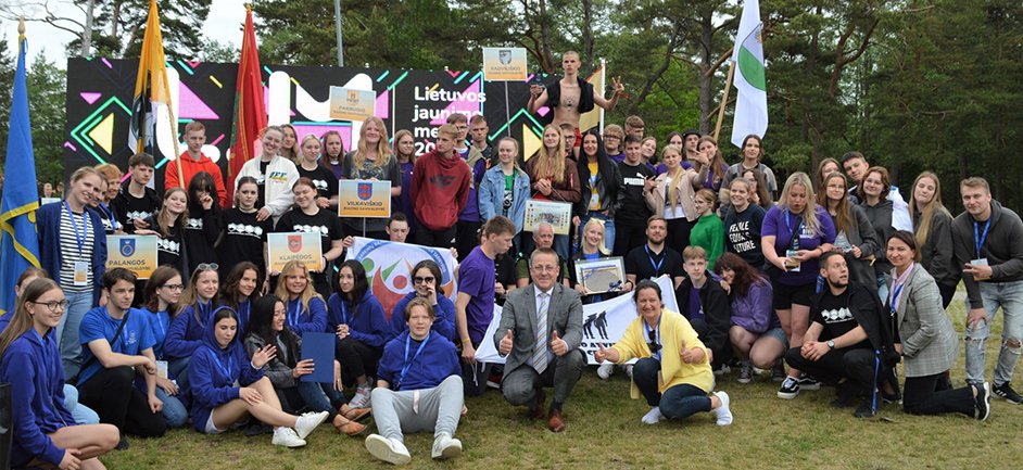 Jaunimo vasaros akademijos vėliava perduota Kretingos rajonui