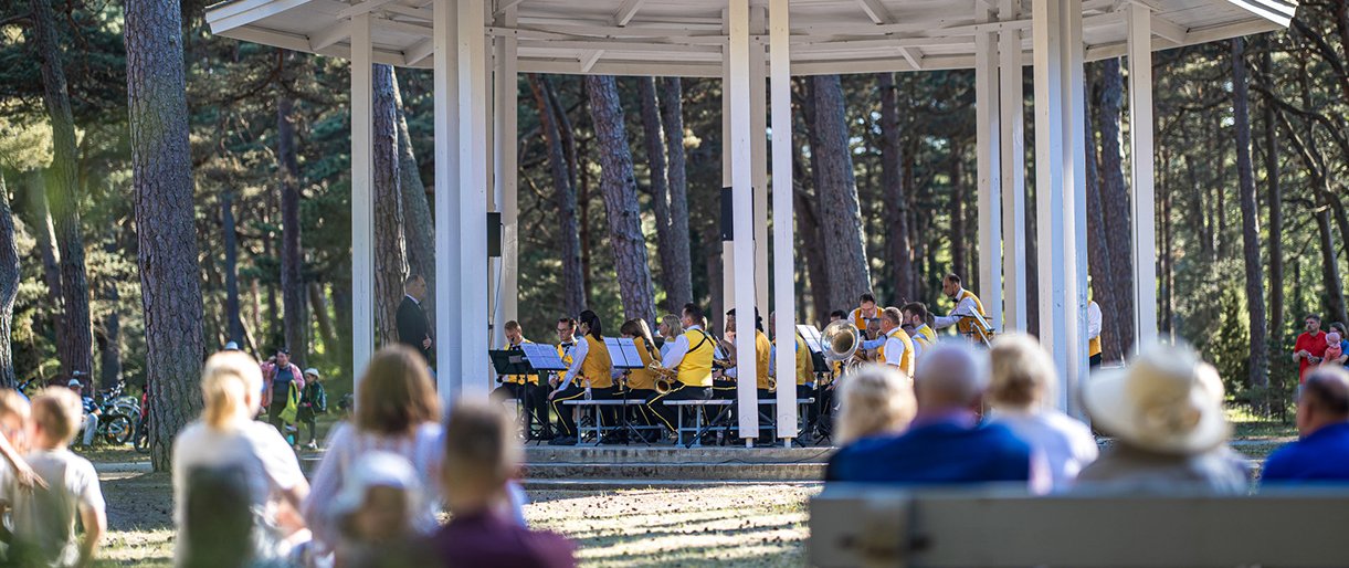 Joninės Palangoje – skambant tarpukario pučiamųjų muzikai