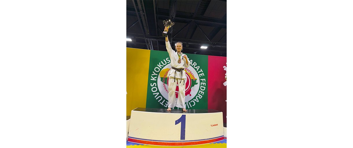 Karolinos Radžiūnaitės triumfas suaugusiųjų ir jaunių Lietuvos karate čempionate bei iškovoti kelialapiai į Europos čempionatą