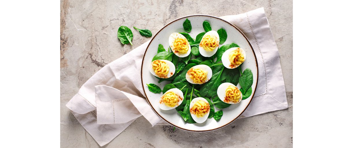 Ruošiamės Velykoms: nustebinkite svečius netradiciniais įdarytų kiaušinių receptais