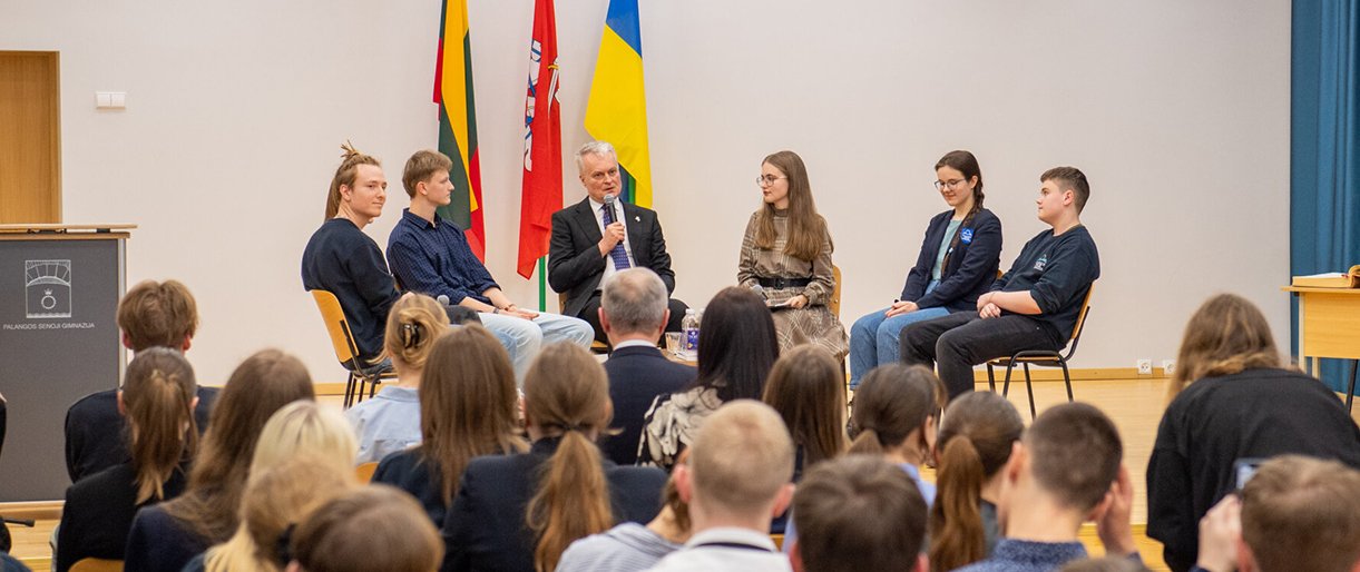 Lietuvos Respublikos Prezidentas Gitanas Nausėda lankėsi Senojoje gimnazijoje