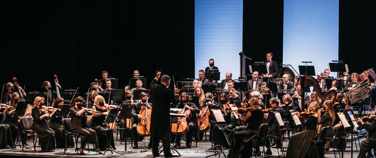 KVMT orkestras ir vyriausiasis dirigentas Tomas Ambrozaitis. Domo R... KVMT orkestras ir vyriausiasis dirigentas Tomas Ambrozaitis. Domo Rimeikos nuotr.