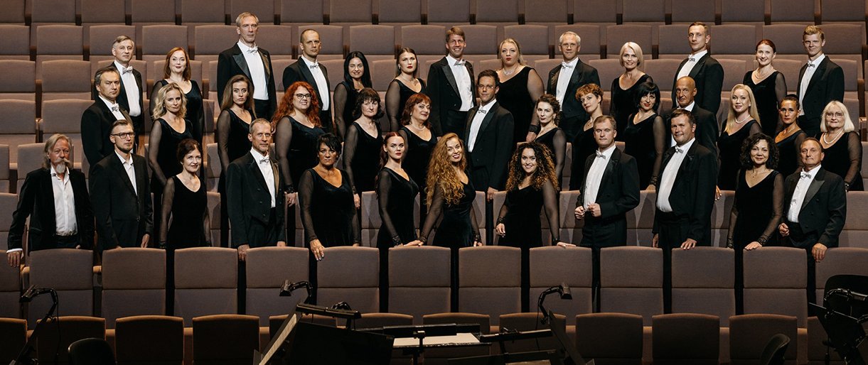 KVMT choras  ir vyriausiasis chormeisteris V. Konstantinovas. Domo Rimeikos nuotr.