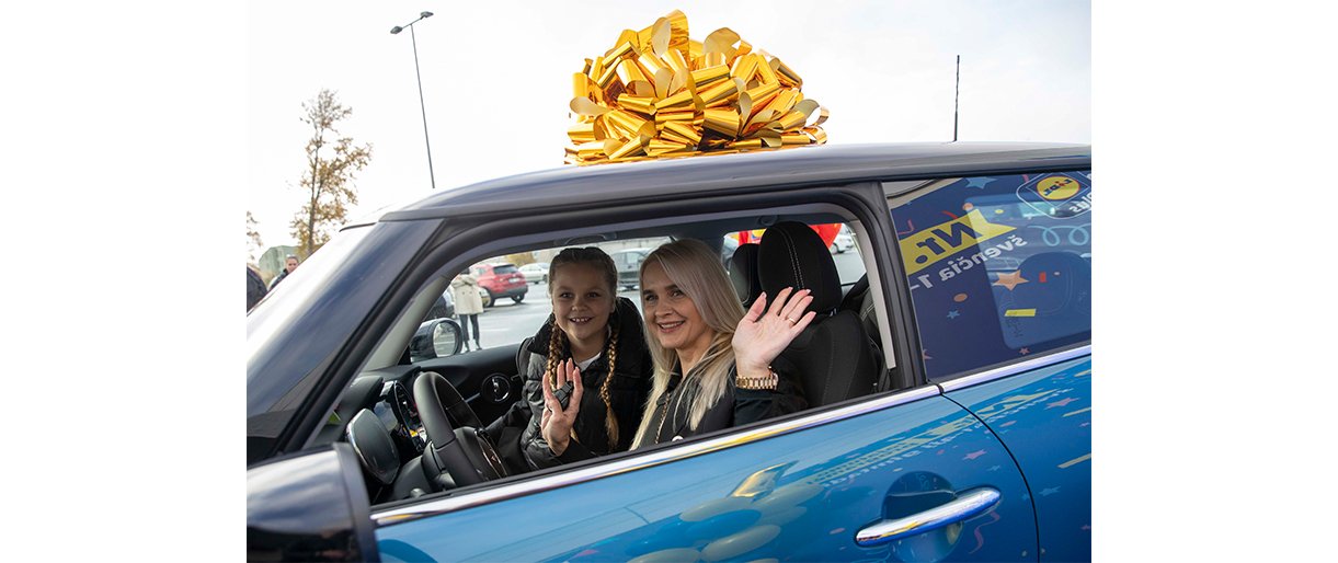 Lolita Paulauskienė iš Palangos jau  jau džiaugiasi pagrindiniu prizu – automobiliu