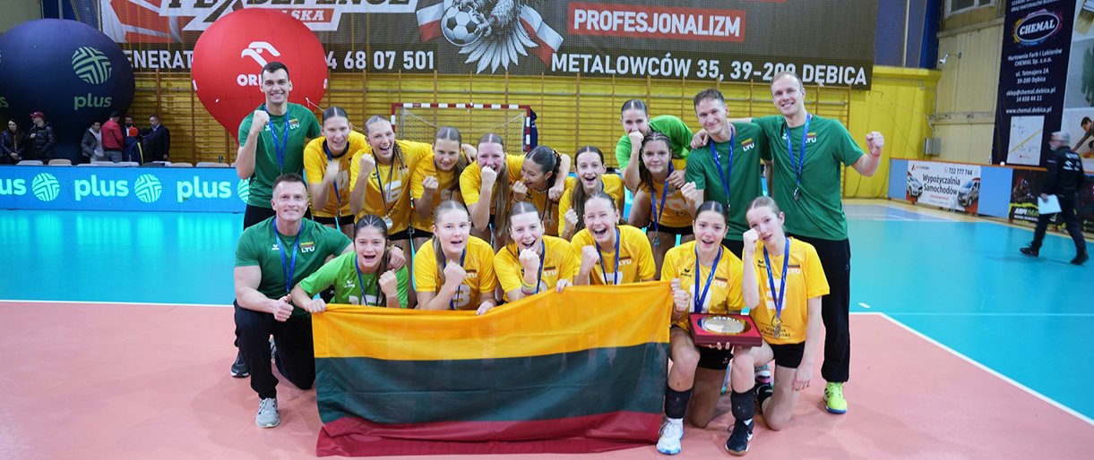 Lietuvos U16 tinklininkės – tarp jų ir trys palangiškės – iškovojo... Lietuvos U16 tinklininkės – tarp jų ir trys palangiškės – iškovojo sidabro medalius