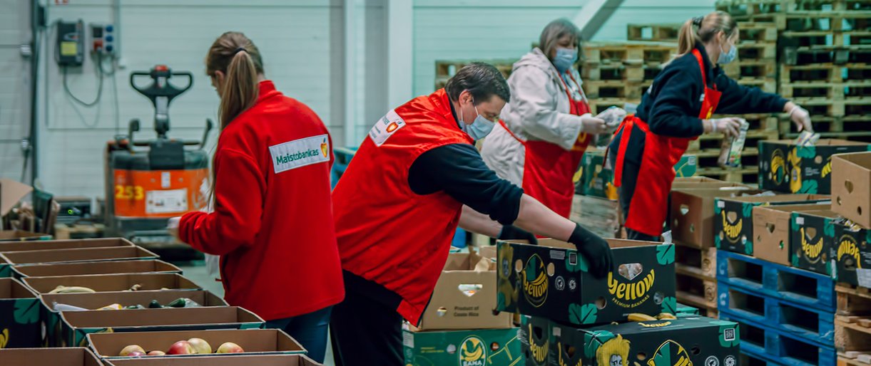 Skurstančiųjų skaičiams rekordiškai išaugus, „Maisto banko“ viltis... Skurstančiųjų skaičiams rekordiškai išaugus, „Maisto banko“ viltis – privalomas aukojimas iš prekybos centrų