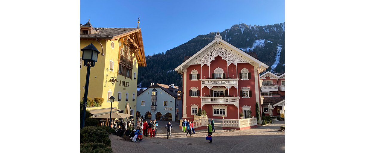 Malonios akiai Ortisei miestelio senamiesčio spalvos. Autoriaus nuotr.