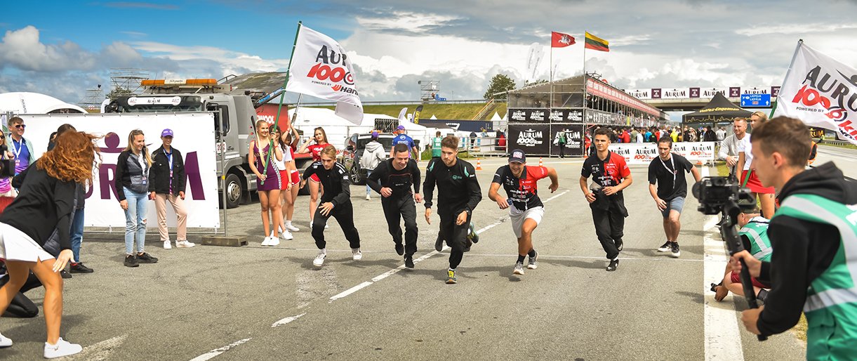 Mechanikai greiti ne tik garažuose, bet ir bėgimo takelyje