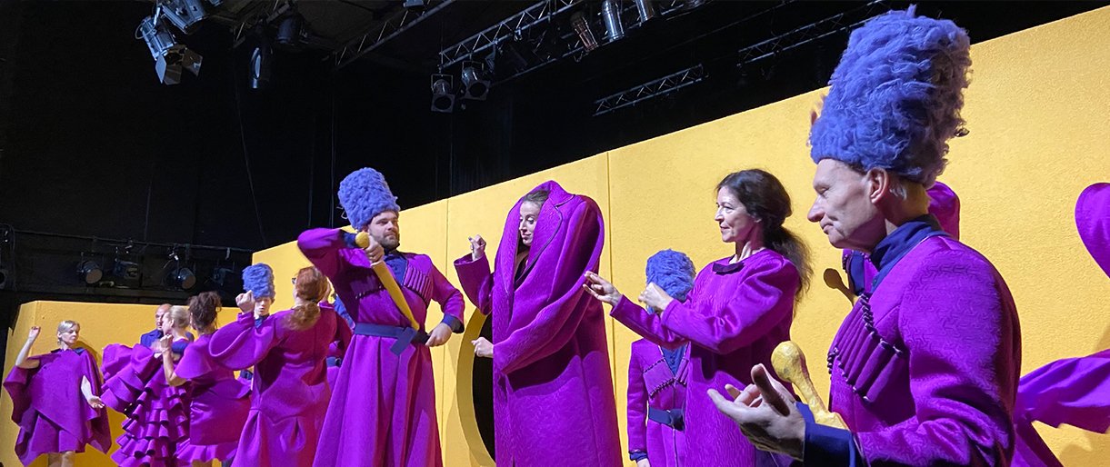 Komiškos operos „Meilės eliksyras“ kamerinė versija – lyg iš „Netflix“ serialo