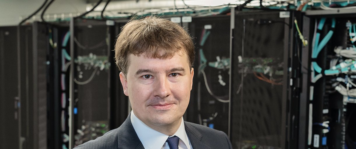 Paulius Drungilas šiandien užima svarbias pareigas Vilniaus univers... Paulius Drungilas šiandien užima svarbias pareigas Vilniaus universitete – jis yra Matematikos ir informatikos fakulteto (MIF) dekanas.
