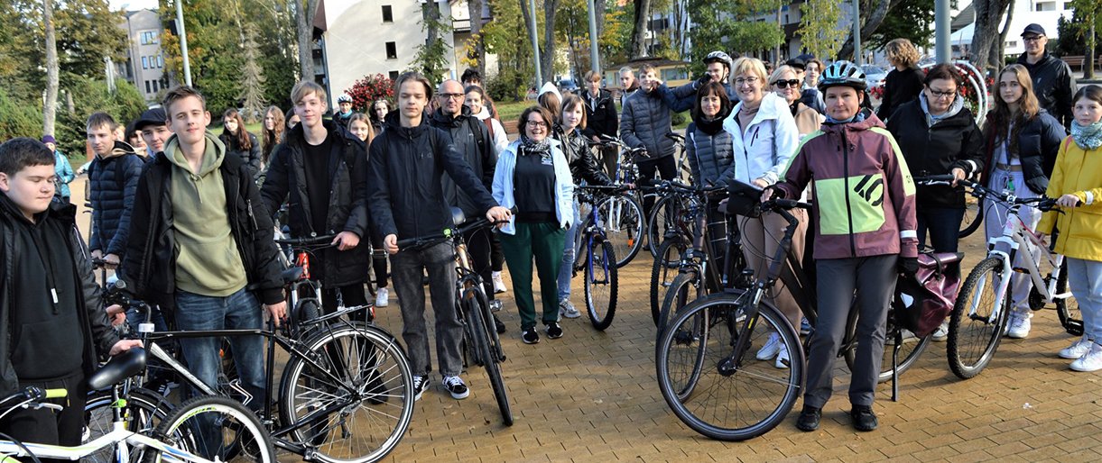 Minant dviratį – kelionė laiku su gidu Minant dviratį – kelionė laiku su gidu