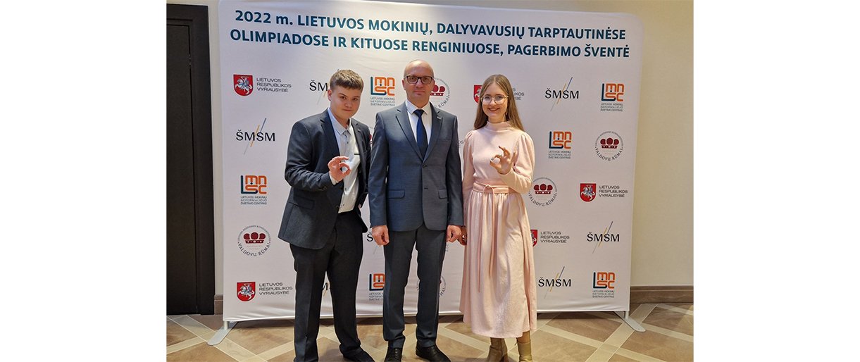 Geriausi Gimnazijos geografai pagerbti Valdovų rūmuose Geriausi Gimnazijos geografai pagerbti Valdovų rūmuose