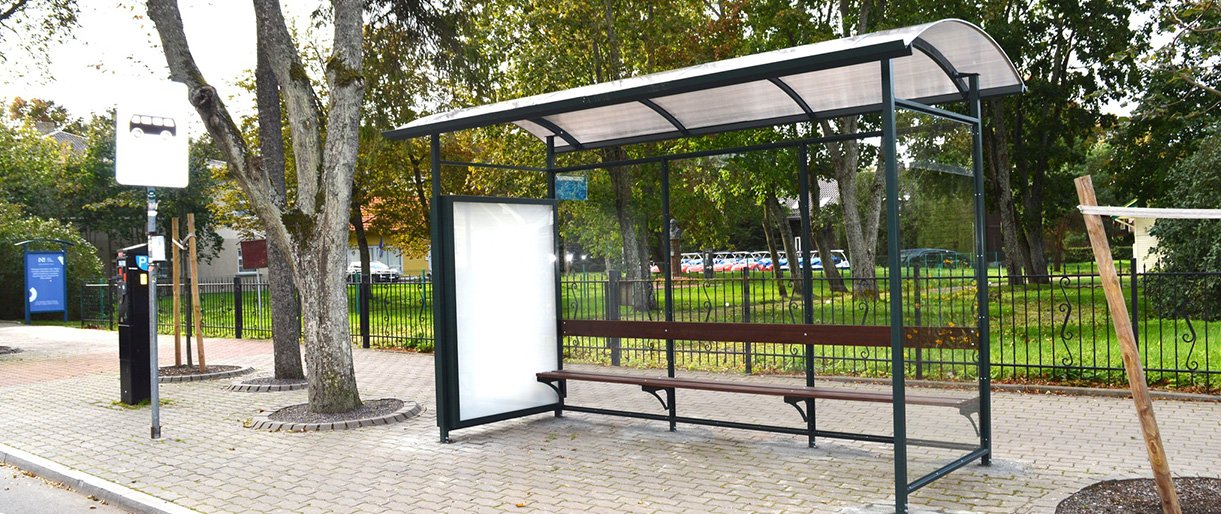 Įrengtos naujos autobusų laukimo būdelės stotelėse