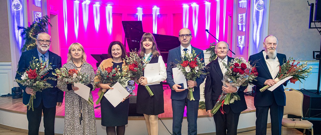 Nusipelniusiems palangiškiams – Garbės ženklai ir Palangos miesto premijos