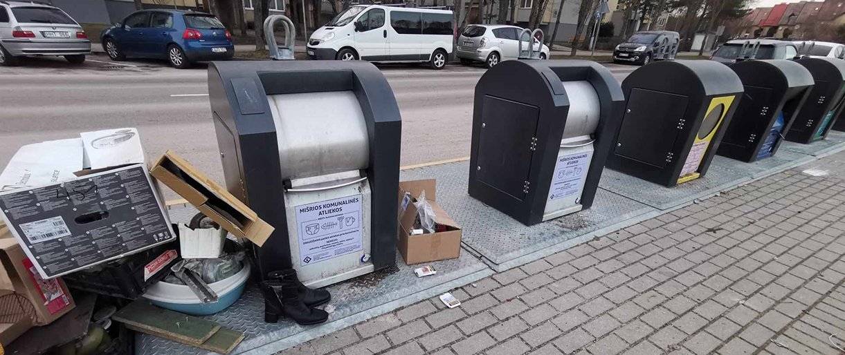 Nešiukšlinkime mūsų miesto: kasdien tiesiog prie konteinerių paliekama beveik tona buitinių atliekų
