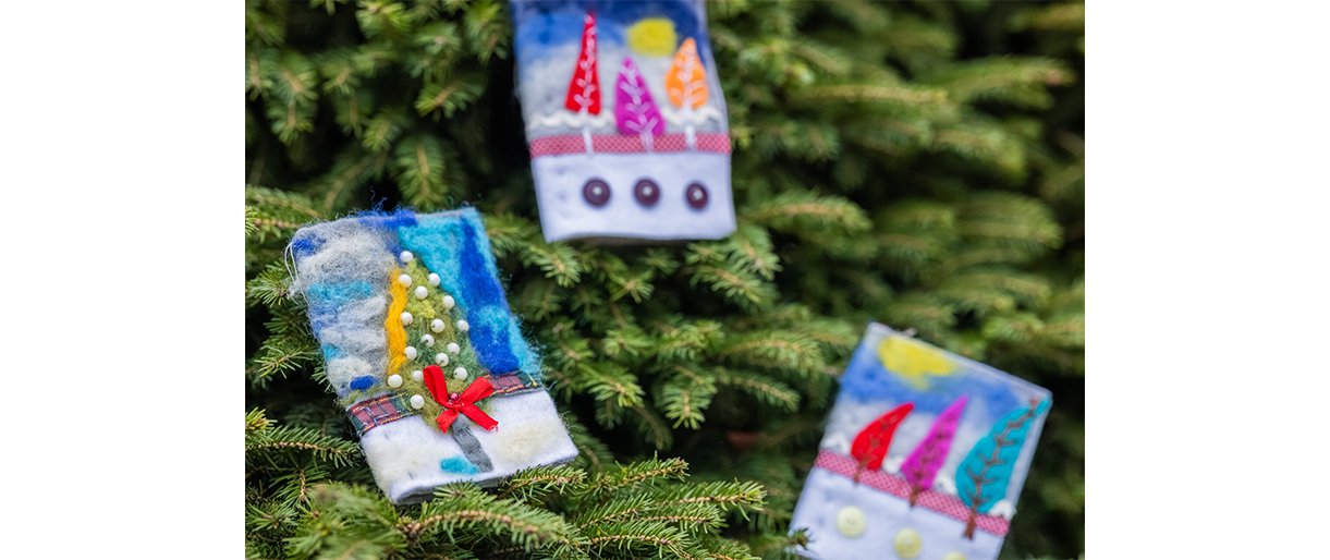 Palangos moksleivių klubas prisidėjo prie kalėdinių žaisliukų kūrimo akcijos