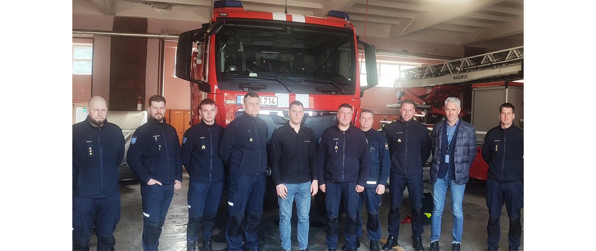 „Lietuvos oro uostai“ Palangos ugniagesiams vedė mokymus apie gaisrų gesinimą oro uoste