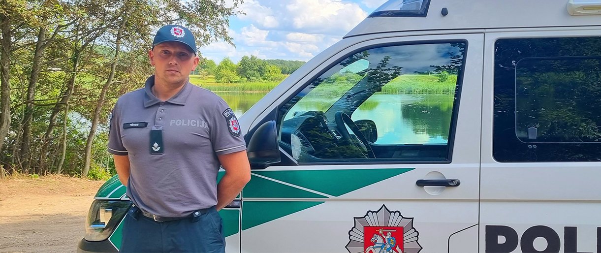 Poilsiaudamas Palangoje Skuodo r. PK pareigūnas išgelbėjo skęstantį vaiką