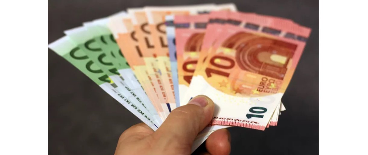 Gavusi melagingą žinutę iš banko ir pateikusi duomenis, moteris net... Gavusi melagingą žinutę iš banko ir pateikusi duomenis, moteris neteko 2,5 tūkst. eurų