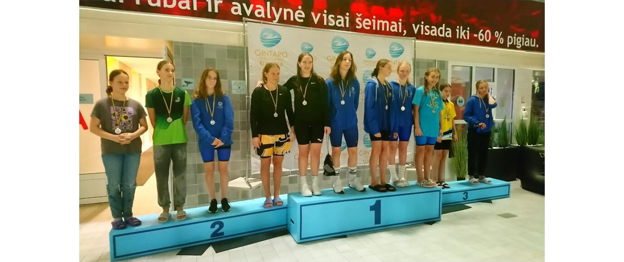 Penktadienį Klaipėdos baseine vyko tradicinės „Gintaro taurės” plaukimo varžybos