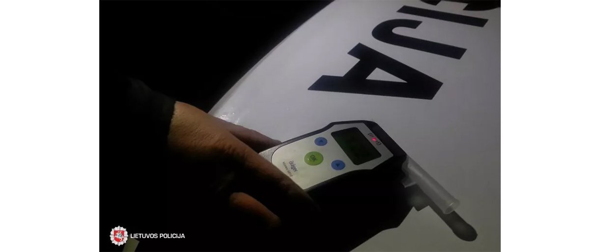 Palangoje galimai neblaivus vairuotojas apgadino automobilį BMW ir pasišalino iš įvykio vietos