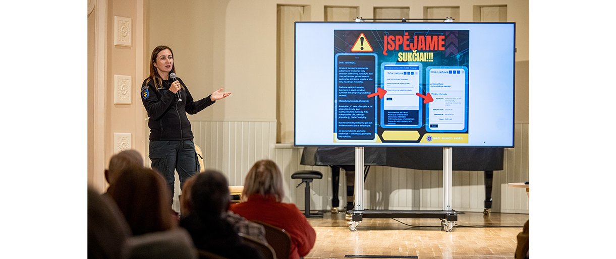 Prevencijos pareigūnai Palangoje senjorams vėl priminė kaip saugotis nuo sukčių