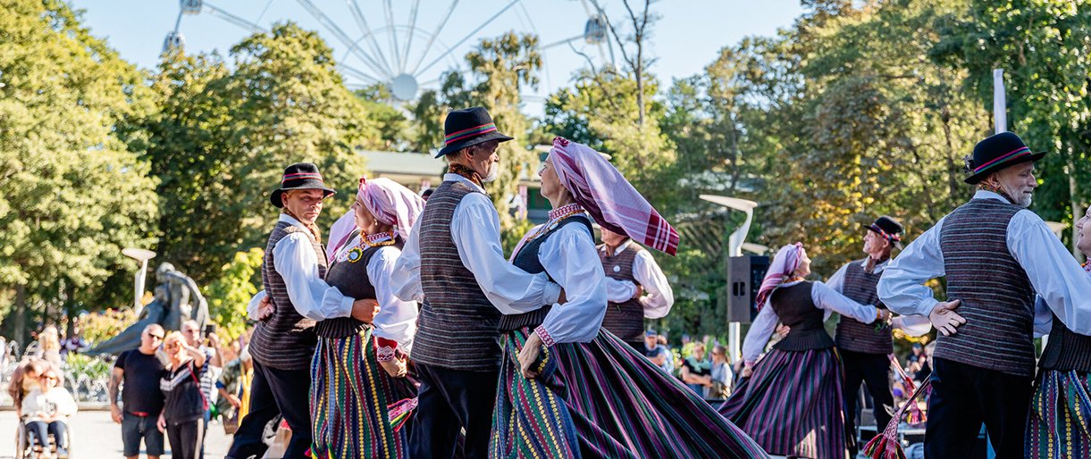Prasideda tarptautinis liaudiškų šokių festivalis „Palangos miestely“