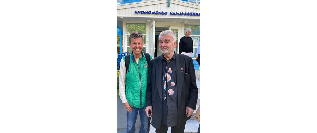 Romualdas Beniušis su A. Mončiaus sūnumi Jean‘u Christophe`u. Asmen... Romualdas Beniušis su A. Mončiaus sūnumi Jean‘u Christophe`u. Asmeninio archyvo nuotr.