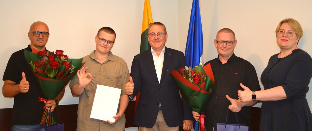 Tarptautinės mokinių geografijos olimpiados laimėtojui Tomui Jakubauskui – miesto vadovų sveikinimai ir padėka