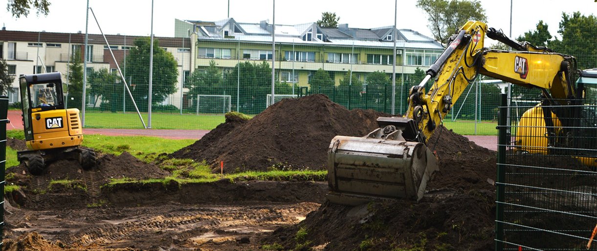 Tęsiamas Vlado Jurgučio progimnazijos sporto aikštyno atnaujinimas