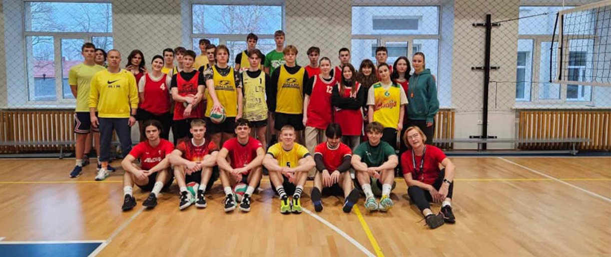 Vasario 16-ąją gimnazistai paminėjo tinklinio turnyre „Geltona, žalia, raudona“