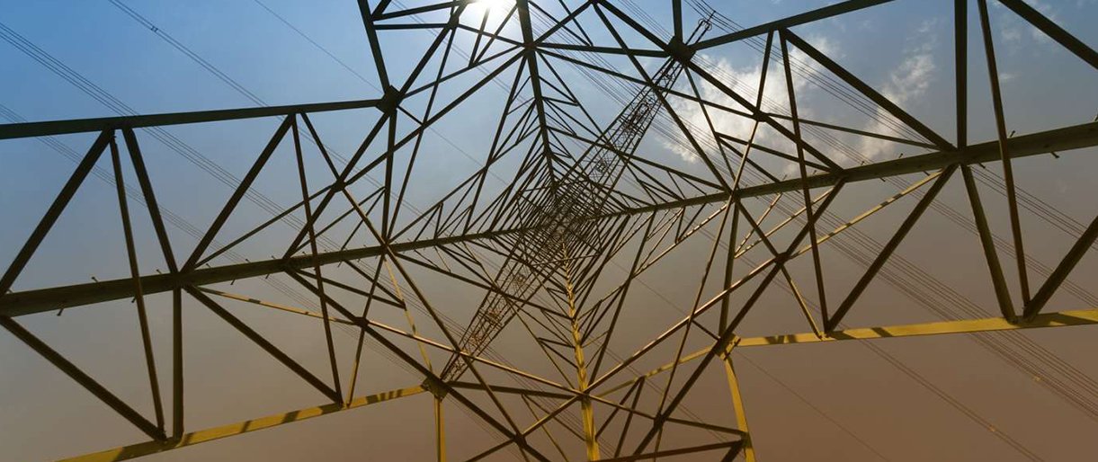 Trečiąjį elektros rinkos liberalizavimo etapą siūloma atidėti trejiems metams