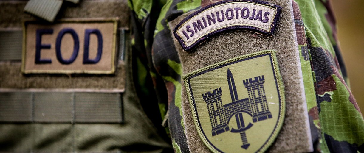 Tvarkant VRM stadioną aptiktas artilerijos sviedinys / Vidmanto Balkūno / 15min nuotr.