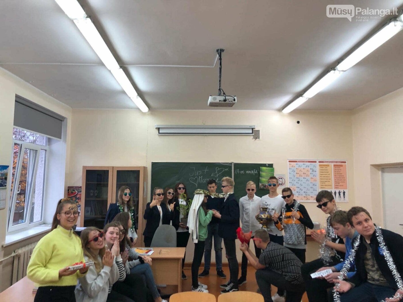 Gimnazistų krikštynos Palangos senojoje gimnazijoje, nuotrauka-2