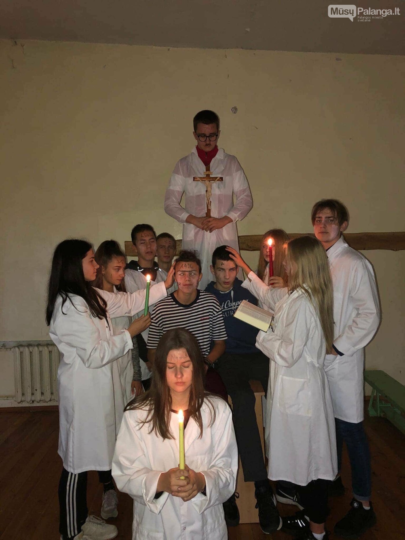 Gimnazistų krikštynos Palangos senojoje gimnazijoje, nuotrauka-5