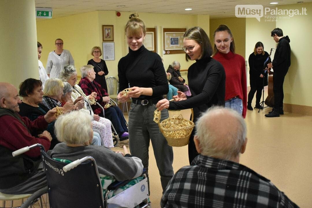 Palangos senosios gimnazijos mokiniai lankėsi Palangos ligoninės slaugos skyriuje, nuotrauka-3