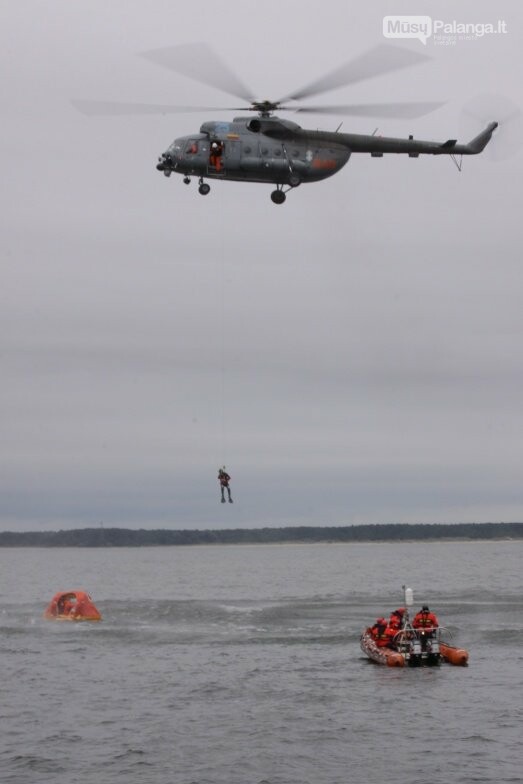 Jūrų gelbėjimo koordinavimo centras suskaičiavo praėjusių metų rezultatus: išgelbėti 25 žmonės, nuotrauka-2, Karinių jūrų pajėgų nuotr.