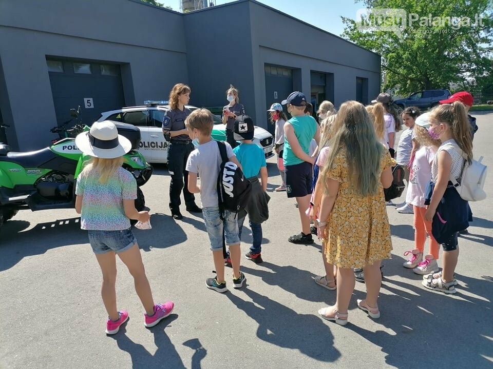 Palangos „Baltijos“  pagrindinės mokyklos 1 – okai aplankė Palangos policijos komisariatą, nuotrauka-2