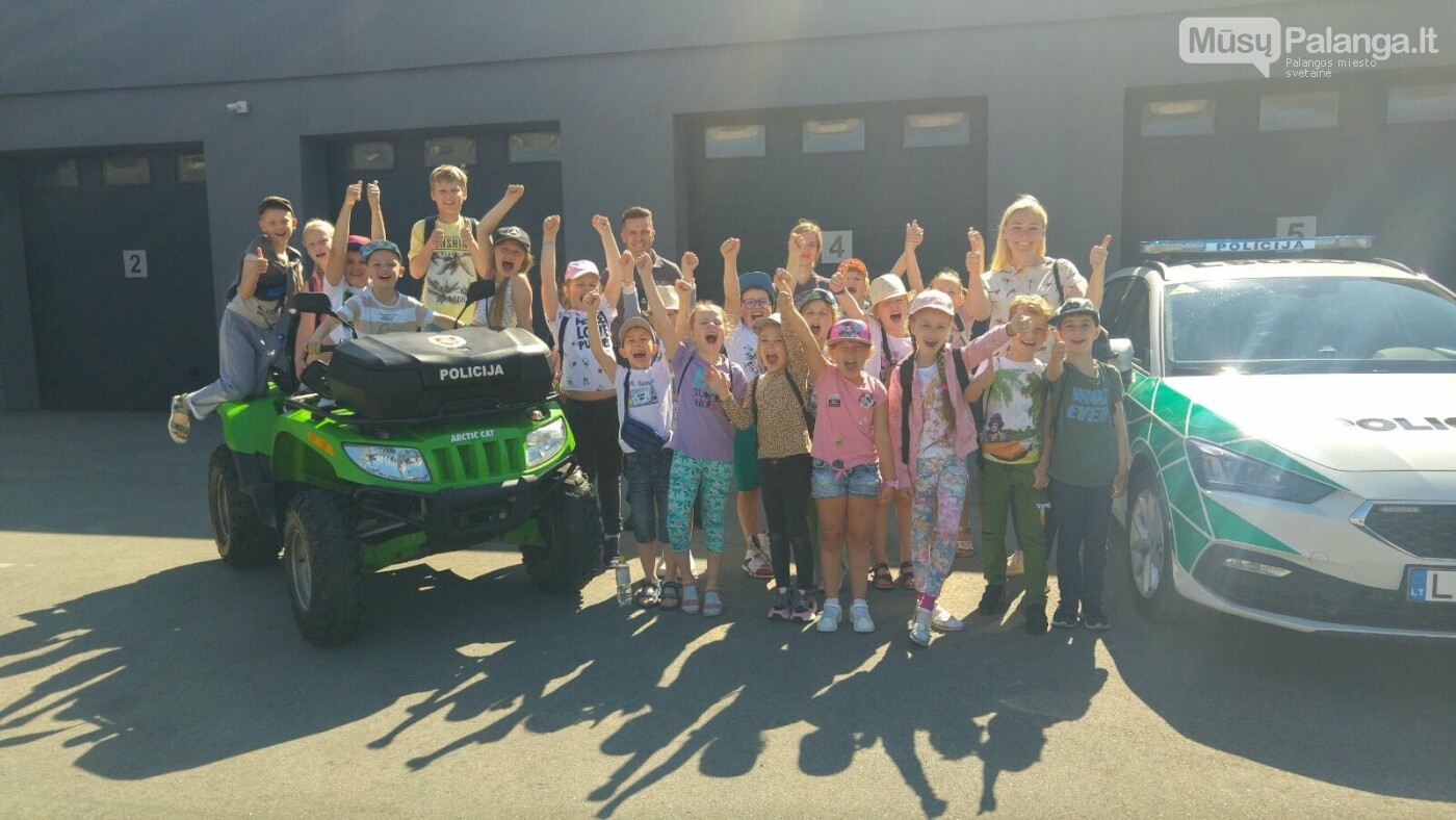 Palangos „Baltijos“  pagrindinės mokyklos 1 – okai aplankė Palangos policijos komisariatą, nuotrauka-4